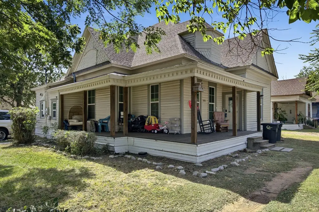 303 N Douglas Avenue, Cleburne, TX 76033 - #1
