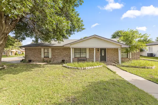 304 Childers Avenue, Benbrook, TX 76126