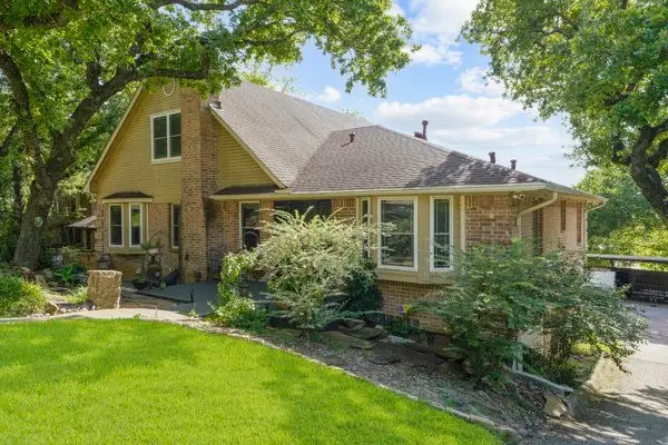 1806 Old Oak Drive, Arlington, TX 76012