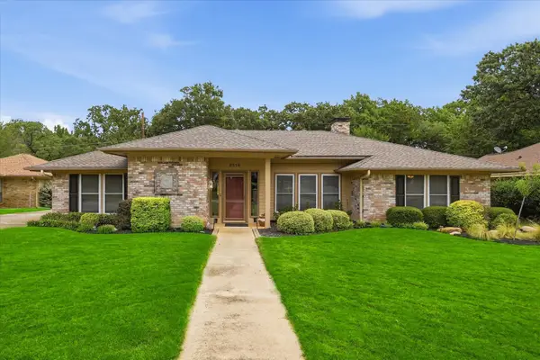 2816 N Creekwood Drive, Grapevine, TX 76051