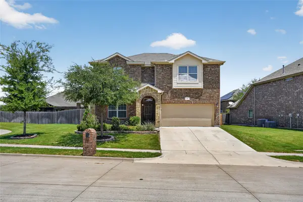 2 Mapleridge Drive, Edgecliff Village, TX 76134