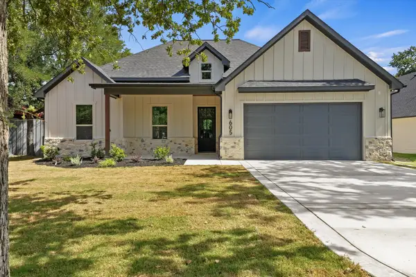 605 N Stewart Street, Azle, TX 76020