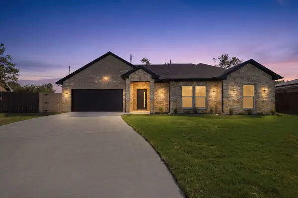 1038 Barton Avenue, Glenn Heights, TX 75154