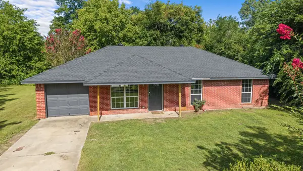 235 Hickory Street, Blossom, TX 75416