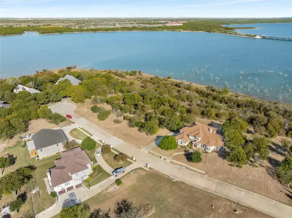 1123 Mallard Pointe Drive, Grand Prairie, TX 75104