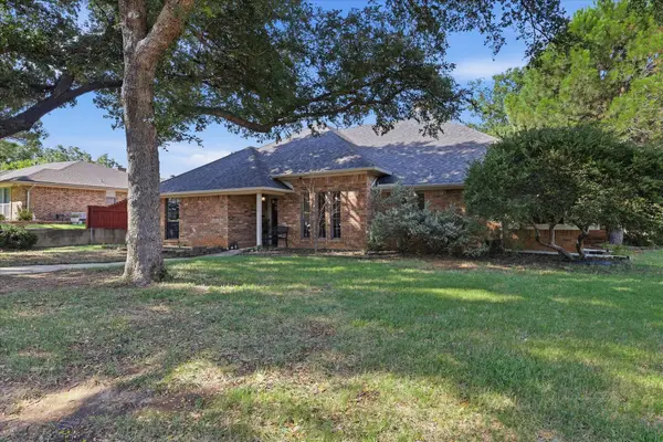 1614 Crested Butte Drive, Lewisville, TX 75077