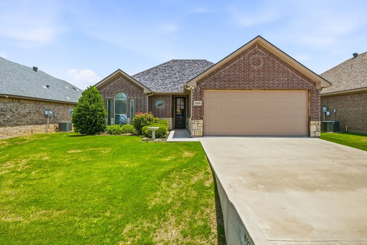 3209 Main Street, Granbury, TX 76049 - #1