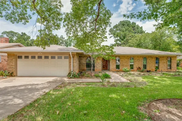 2215 W Sanford Street, Arlington, TX 76012