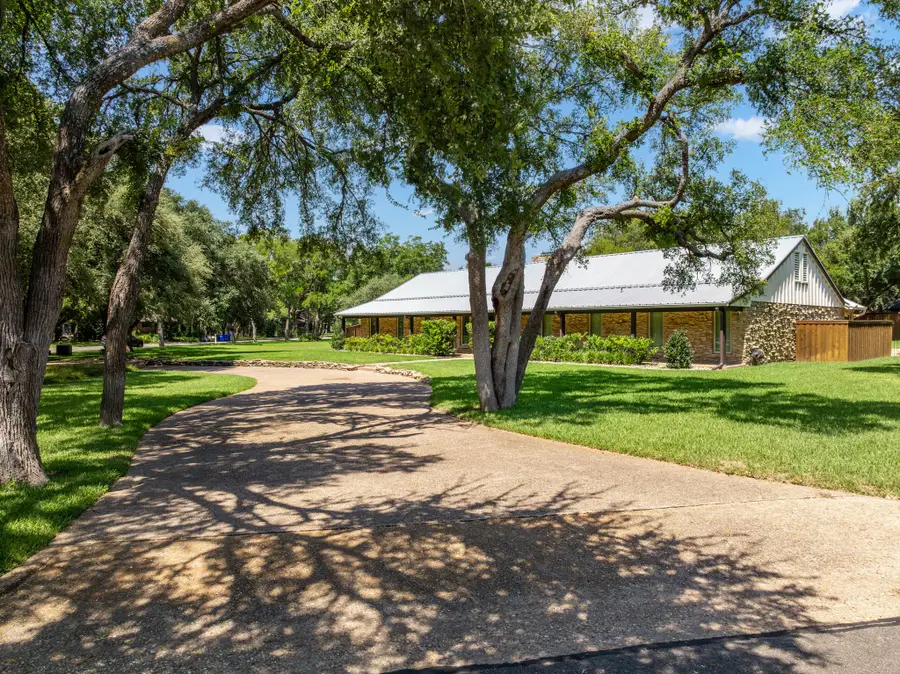 214 Oak Creek Circle, McGregor, TX 76657 - #3