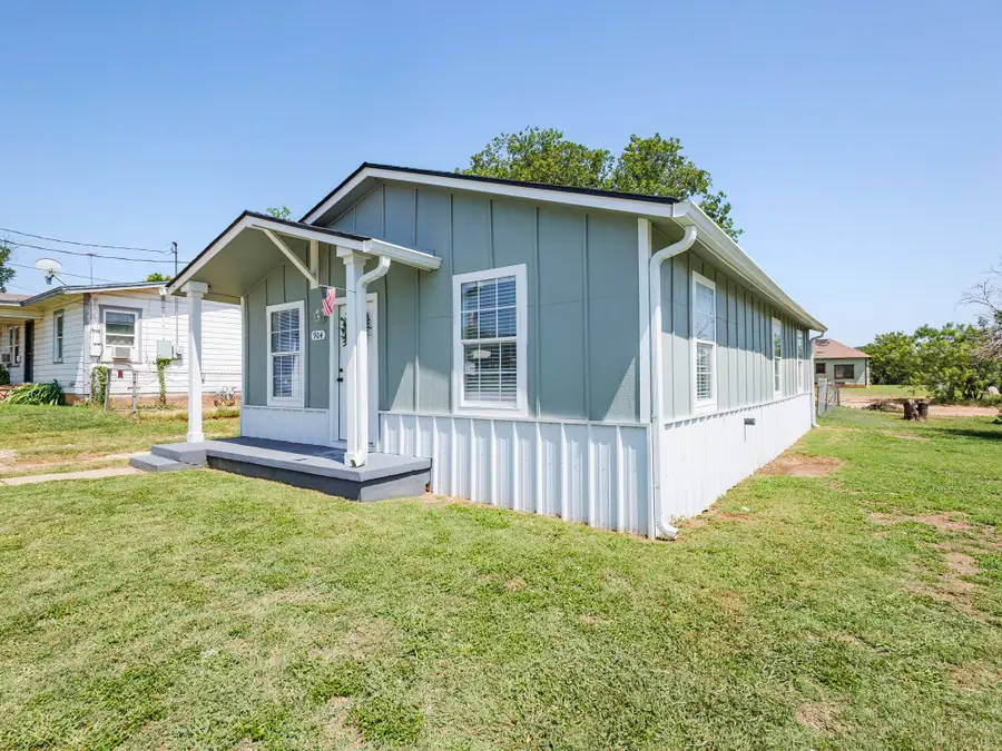 904 W 1st Street, Coleman, TX 76834 - #3