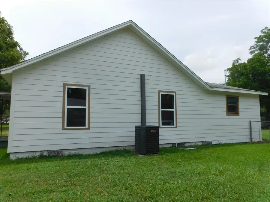 407 NE 4th Street, Hubbard, TX 76648 - #3