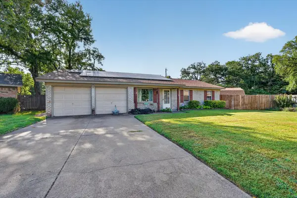 184 Oakhurst Drive, Bedford, TX 76022