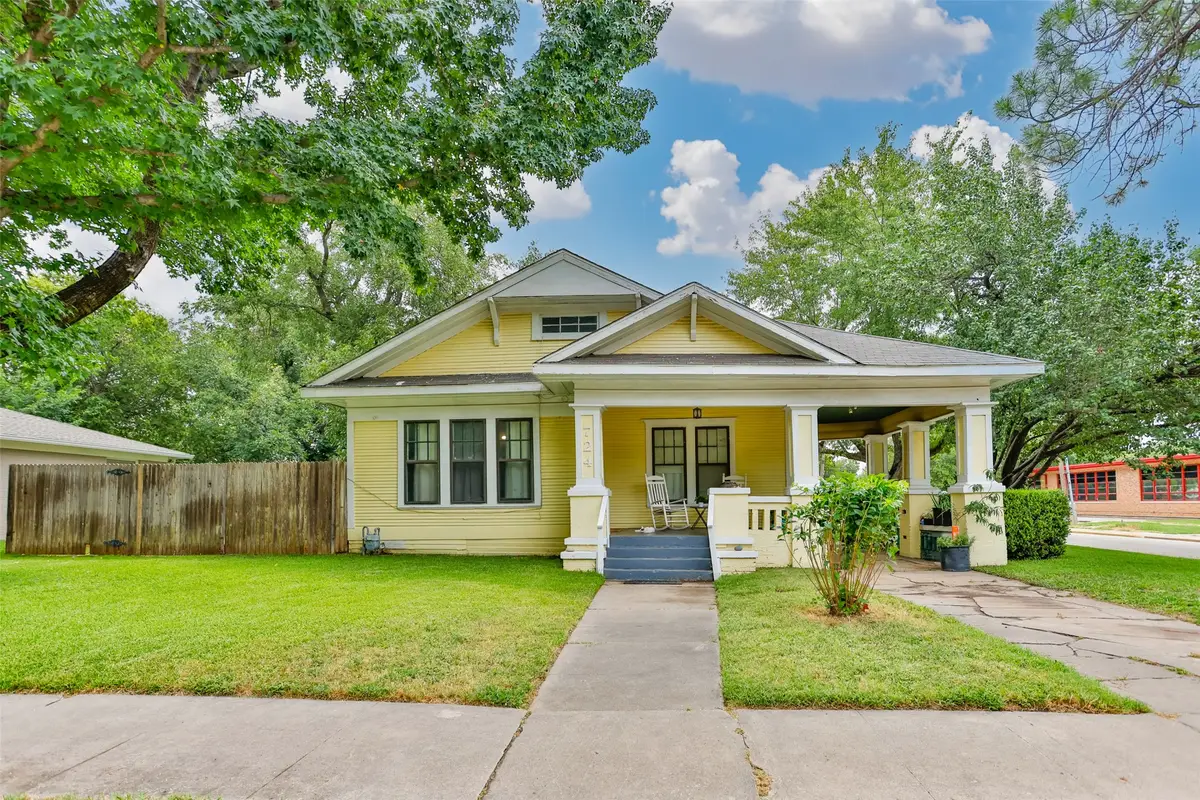 724 S Morris, Gainesville, TX 76240 - #1
