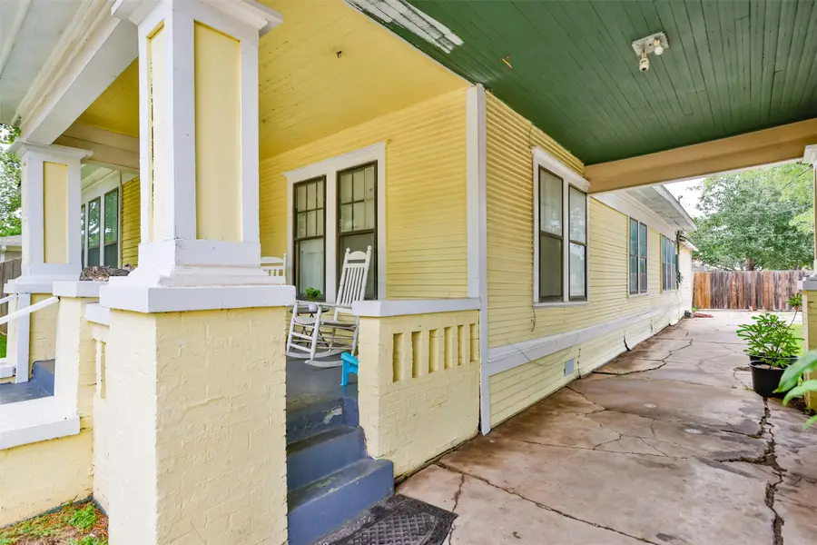 724 S Morris, Gainesville, TX 76240 - #3