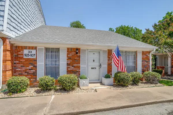 937 Roaring Springs Road, Fort Worth, TX 76114