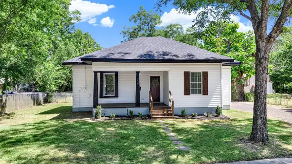 909 E High Street, Terrell, TX 75160