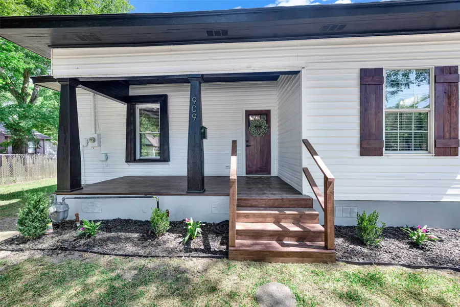 909 E High Street, Terrell, TX 75160 - #2