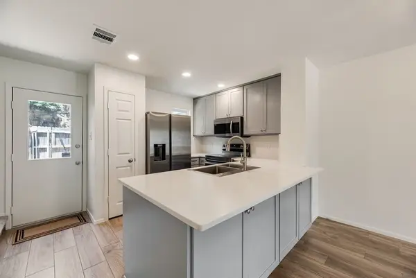 28 Abbey Road, Euless, TX 76039