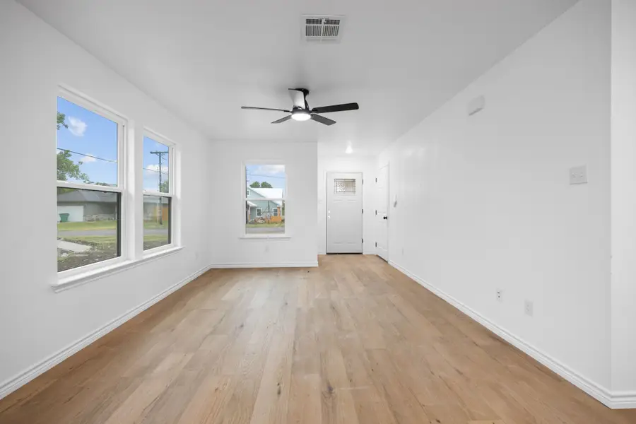 129 Avenue B, Moody, TX 76557 - #3