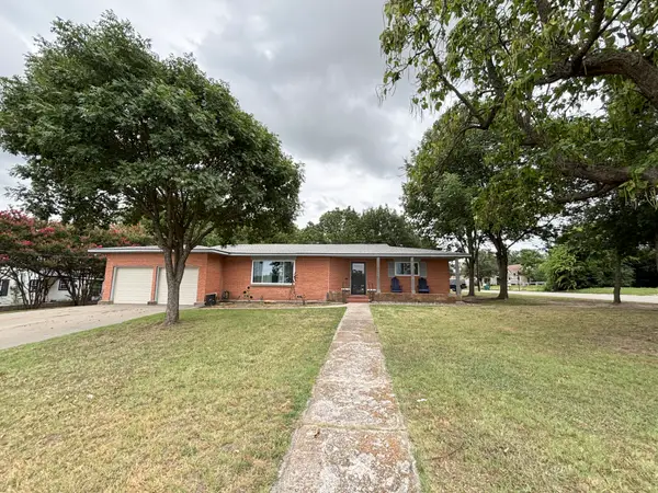 305 Rock Street, Bowie, TX 76230
