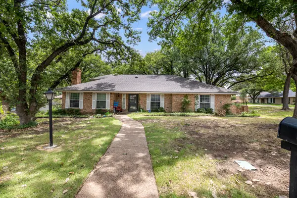 1707 Woodridge Circle, Arlington, TX 76013