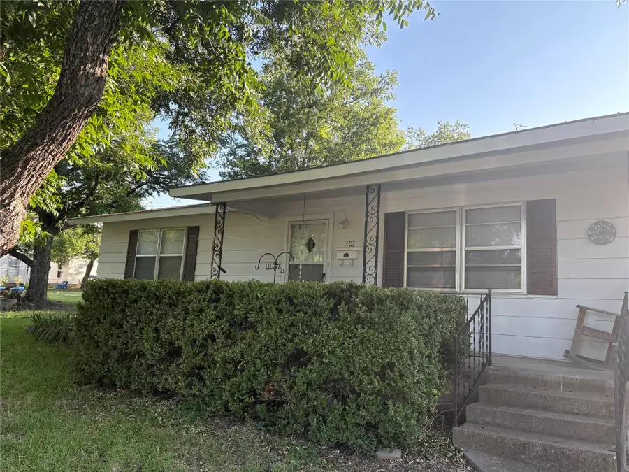 307 S Avenue P, Clifton, TX 76634 - #2