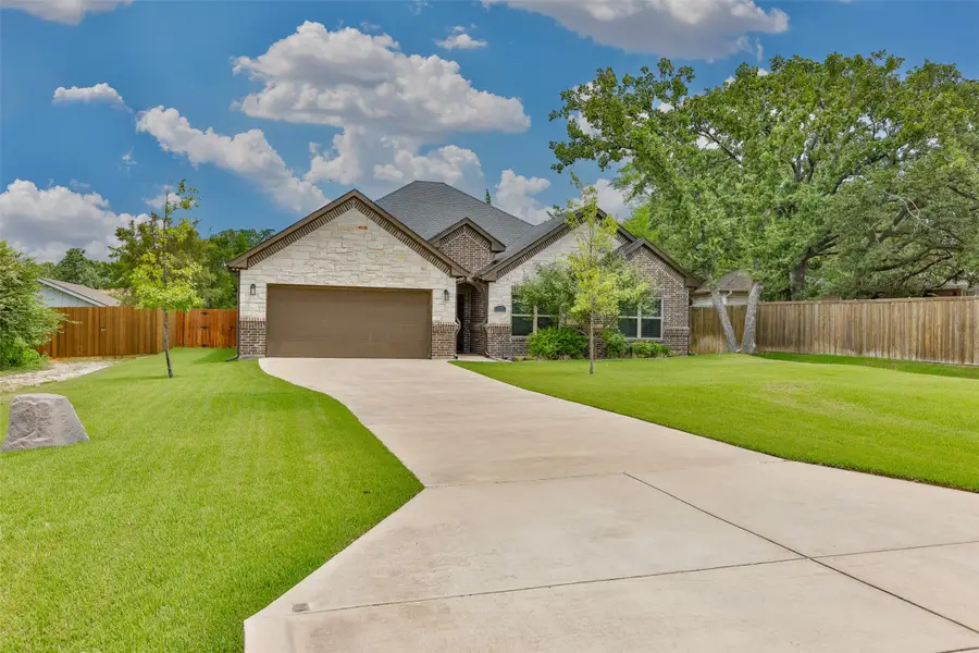 110 E Iriquois Drive, Lake Kiowa, TX 76240 - #3