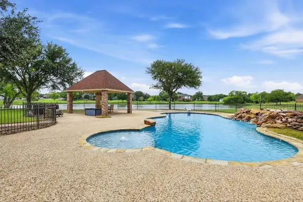 220 Meadow Lake Court, Double Oak, TX 75077