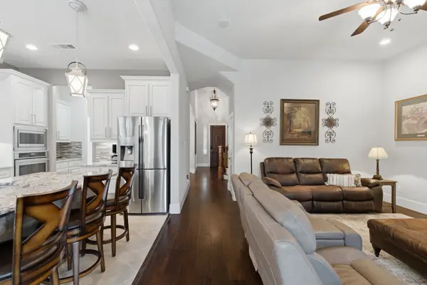 400 Ridgewood Drive, Lewisville, TX 75067