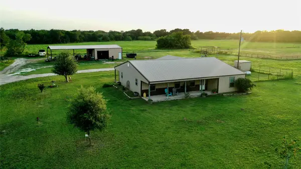 1347 Lcr 152, Mount Calm, TX 76673