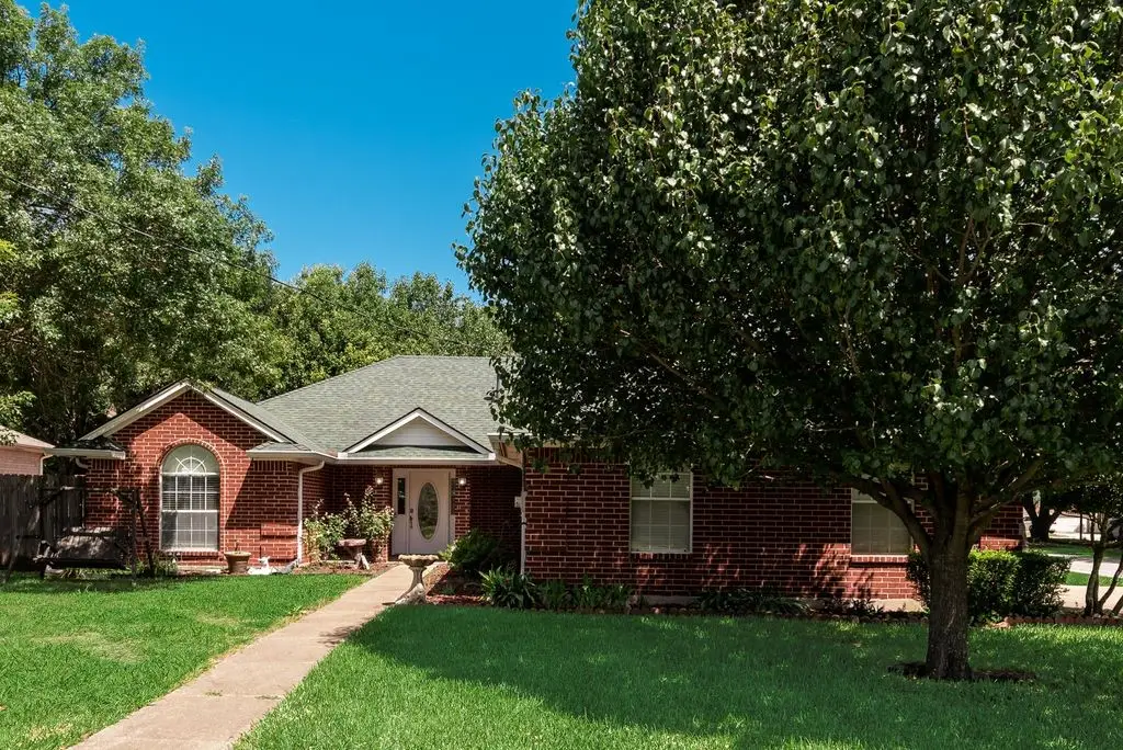 301 South Circle, Grandview, TX 76050 - #1