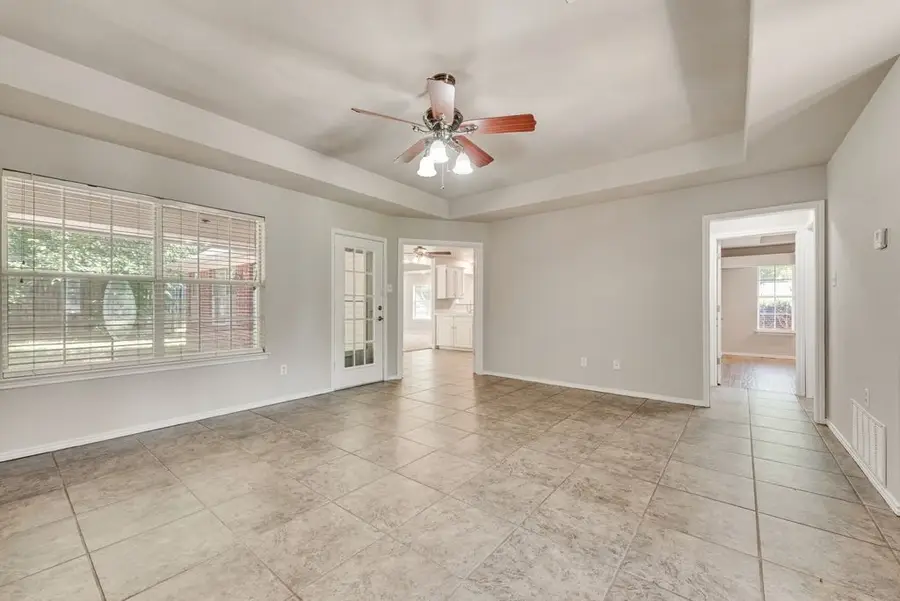 301 South Circle, Grandview, TX 76050 - #3