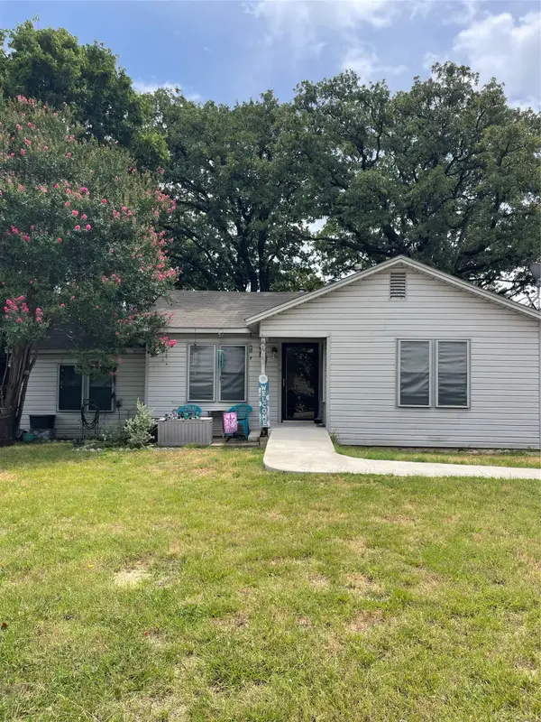 5801 Estes Avenue, Forest Hill, TX 76119