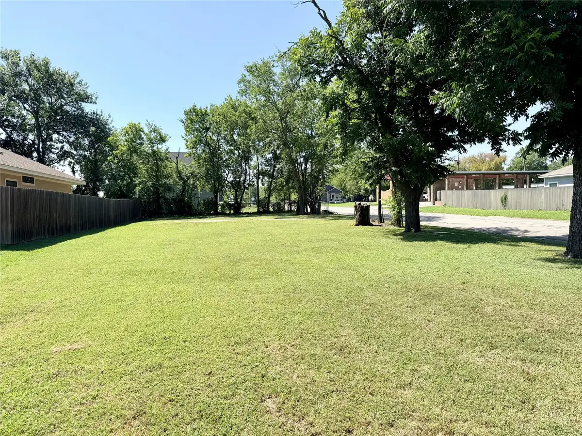 1301 E 6th Avenue, Corsicana, TX 75110 - #1