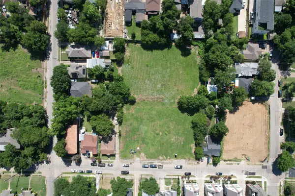 211 E Neely Street, Dallas, TX 75203
