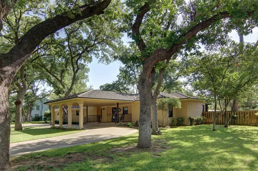 825 Elm Street, Graham, TX 76450 - #3