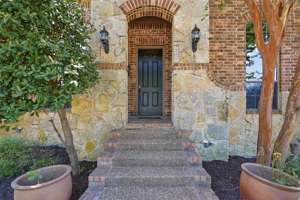 2310 Queen Morgan Lane, Lewisville, TX 75056