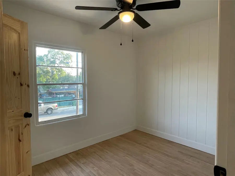 530 Sunnyside Avenue, Cockrell Hill, TX 75211 - #3
