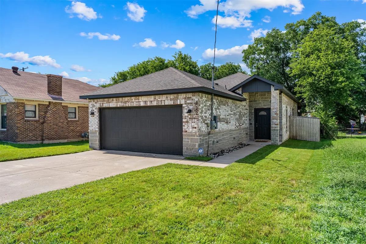 322 E Walnut Street, Hillsboro, TX 76645 - #1