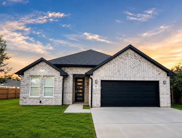 900 Marcellus Court, Arlington, TX 76011