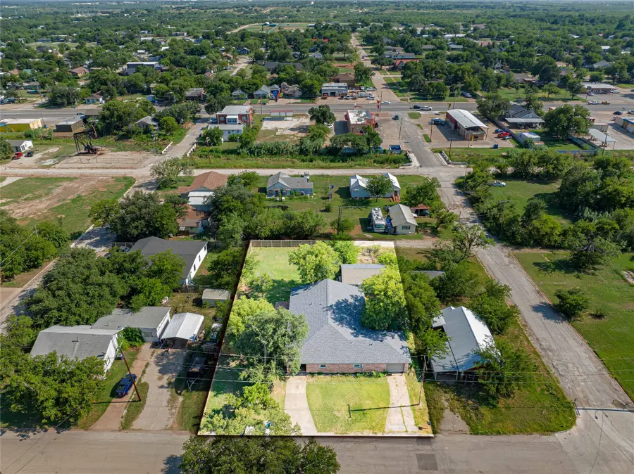 905 W Dyer Street, Breckenridge, TX 76424 - #3