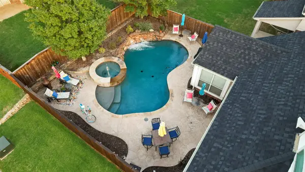 1660 Meadows Avenue, Lantana, TX 76226