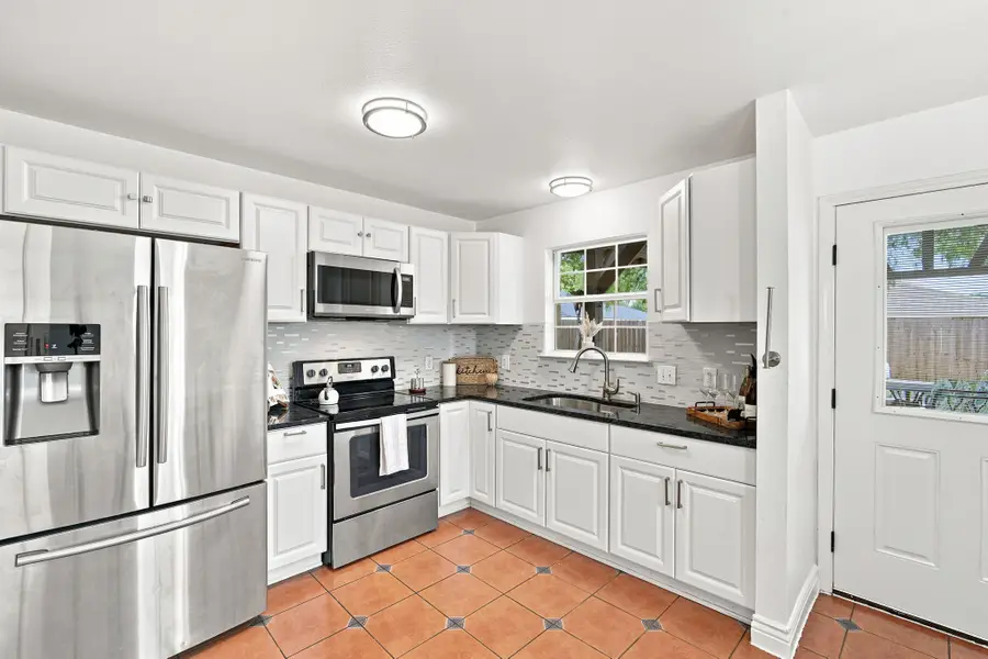 2534 Las Villas Avenue, Dallas, TX 75211 - #3