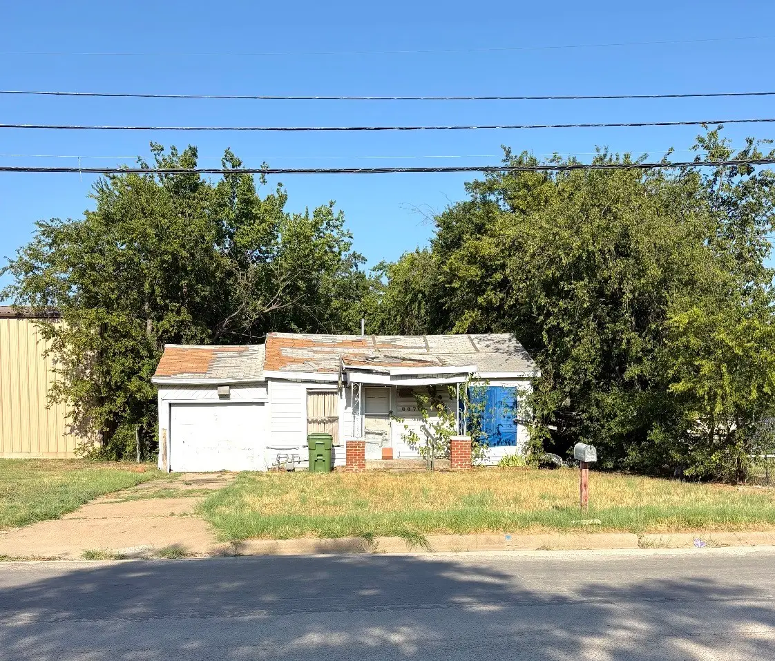 807 SE 6th Avenue, Mineral Wells, TX 76067 - #1