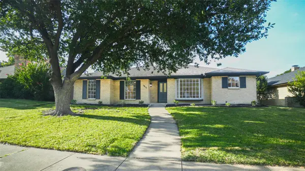 1917 Middle Glen Drive, Carrollton, TX 75007