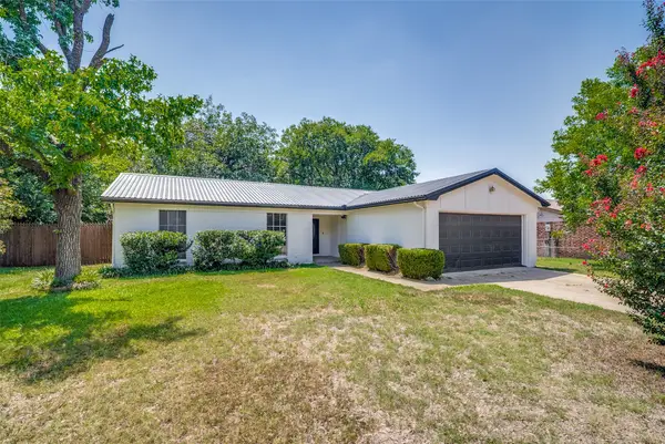 1907 Armstrong Street, Cleburne, TX 76033