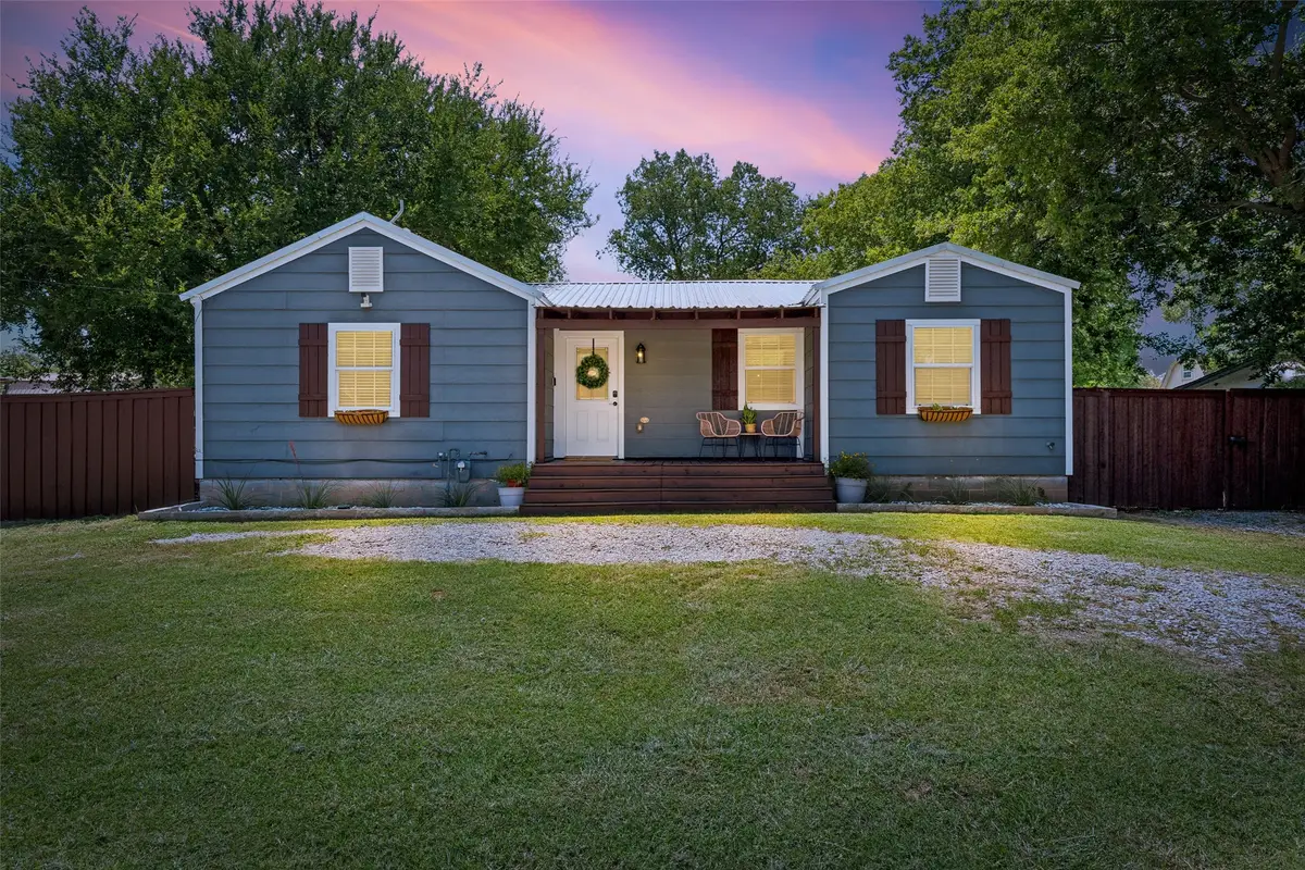 209 N Avenue B, Springtown, TX 76082 - #1