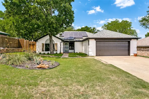 103 Hilltop Drive, Kennedale, TX 76060