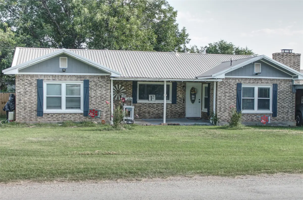 941 Central Street, Albany, TX 76430 - #1