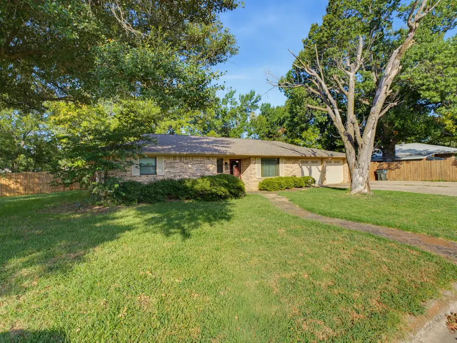 702 Preston Street, Bowie, TX 76230 - #3